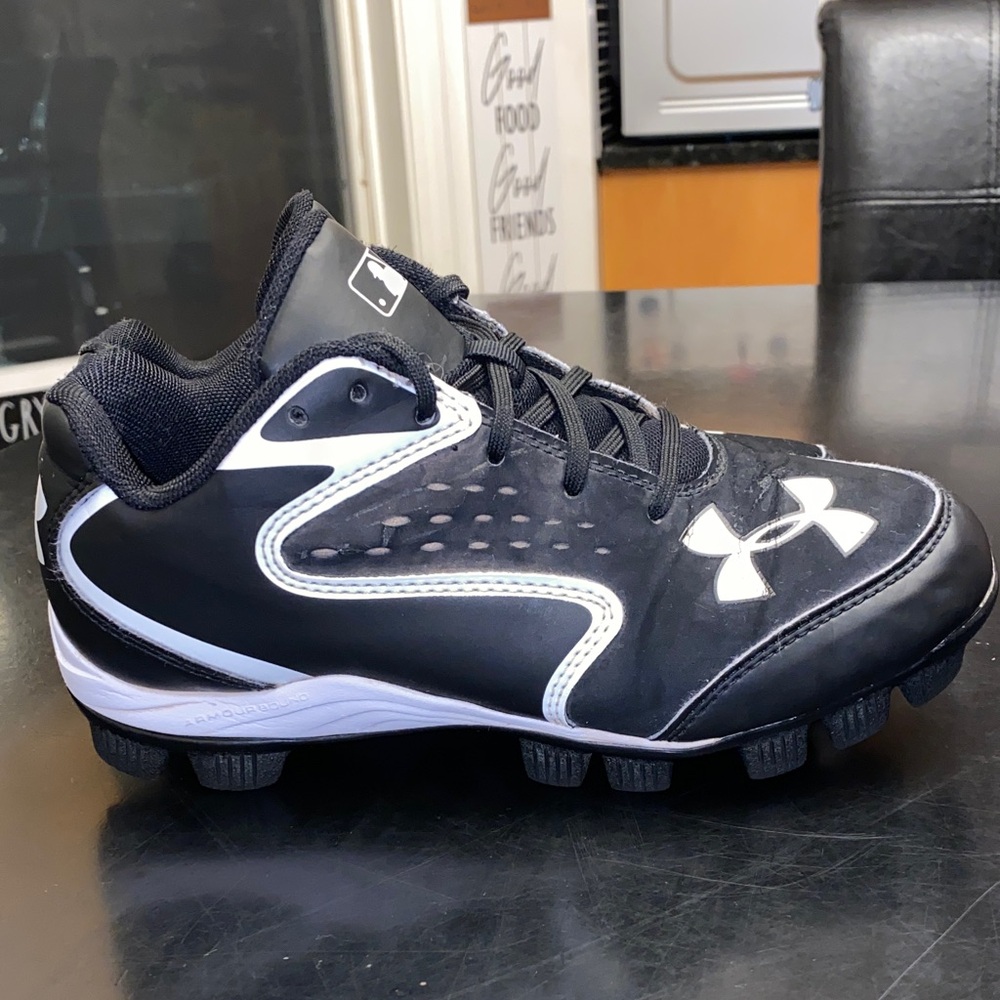 Under Armour Kids Cleats Black & White Size 3.5Y
